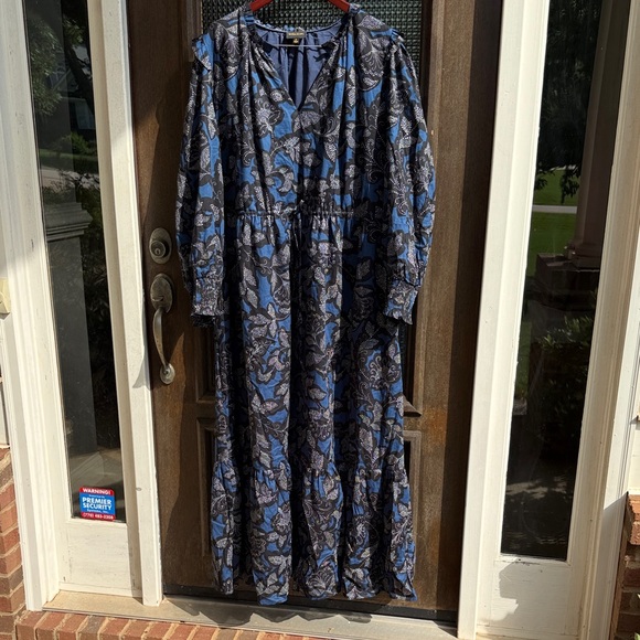 Sugarlips Blue and Black Floral Midi Dress - Picture 1 of 4